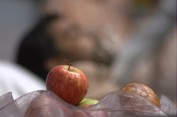 Frukterna äpplen på sjukhuset — Stockfoto