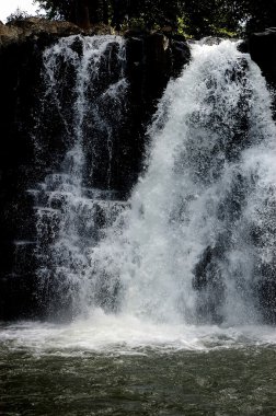 Gün içinde su düşer Işık