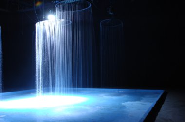 Gün içinde su düşer Işık