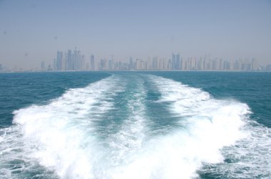 Su dalgaları gün ışığında