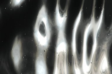 Su dalgaları gün ışığında