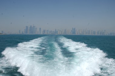 Su dalgaları gün ışığında