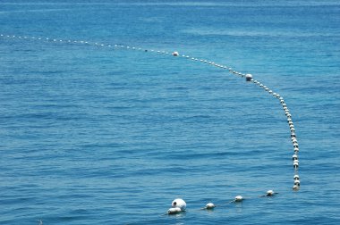 Su dalgaları gün ışığında