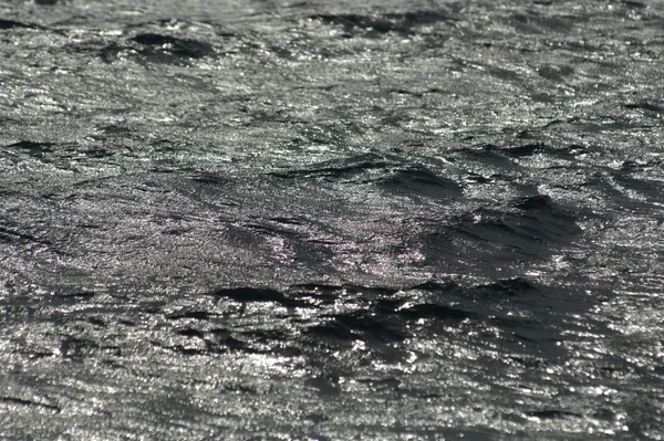 Ondas de agua en luz diurna —  Fotos de Stock