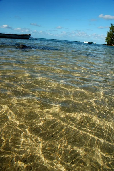 Водні хвилі в денному світлі — стокове фото