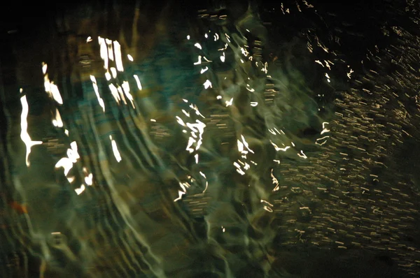 Vodní vlny v denní světlo — Stock fotografie