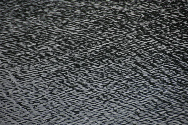 Ondas de agua en luz diurna — Foto de Stock