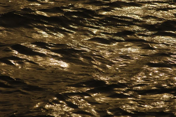 A nap fény, a víz hullámok — Stock Fotó