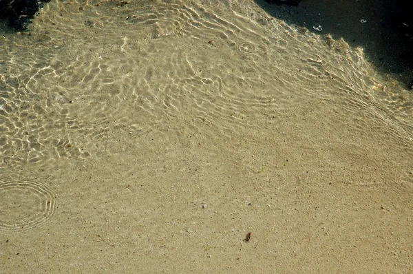 Ondas de agua en luz diurna —  Fotos de Stock