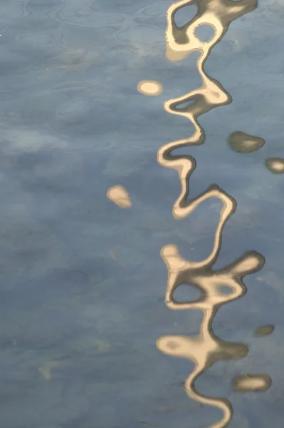 Wasserwellen im Tageslicht — Stockfoto