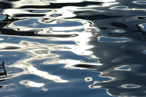 Wasserwellen im Tageslicht — Stockfoto