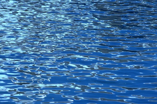 Wasserwellen im Tageslicht — Stockfoto