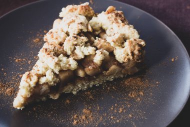 Tarçınlı elmalı turta.