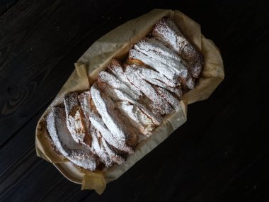 Taze pişmiş balkabaklı kek.