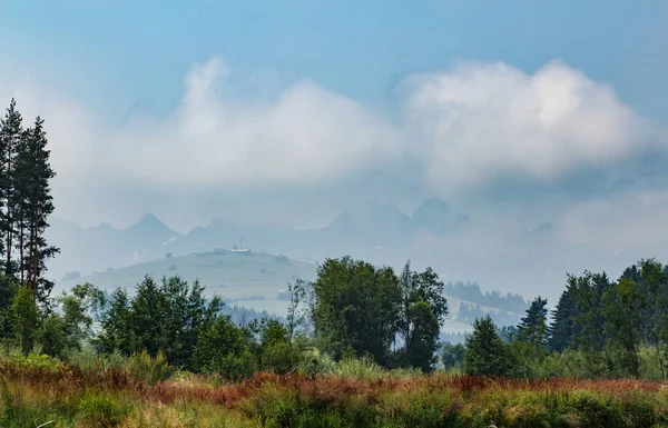 Vista Las Montañas Nubladas Brumosas Tatra — Foto de Stock