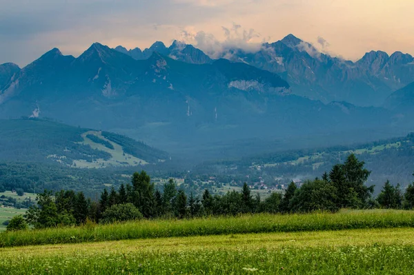 Puesta Sol Con Vistas Las Montañas Eslovacas Polacas Tatra — Foto de Stock
