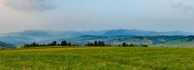 Slovak ve Polonya Tatra Dağları manzaralı gün doğumu