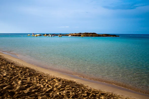 Bella baia appartata sull'isola di Cipro vicino a Protaras — Foto Stock