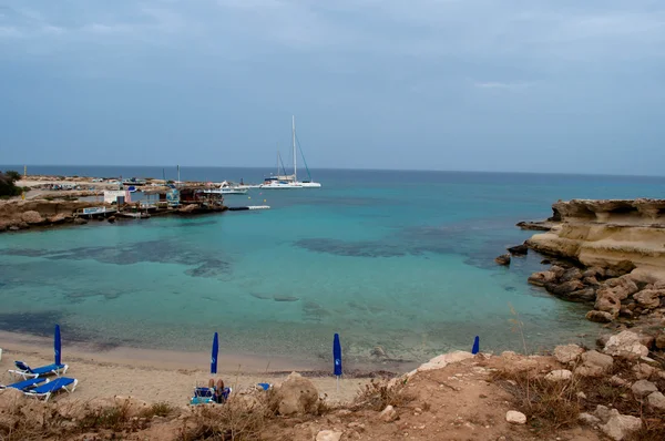 Pięknej zacisznej zatoce na wyspie Cypr w pobliżu protaras Zdjęcie Stockowe