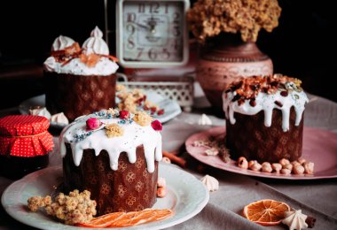 Paskalya pastası. Panettone. Geleneksel Paskalya pastası