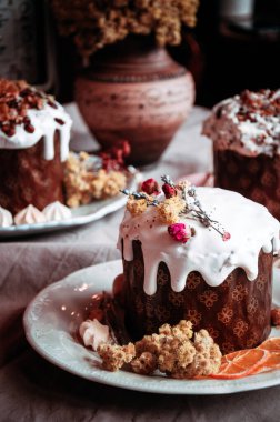 Paskalya pastası. Panettone. Geleneksel Paskalya pastası