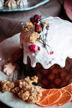 Paskalya pastası. Panettone. Geleneksel Paskalya pastası