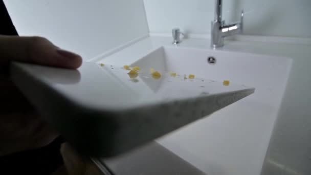 Mycie kamienia kuchennego z bliska — Wideo stockowe