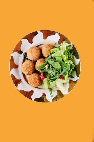 Falafel balls and fresh salad on plate isolated — Stock Photo, Image
