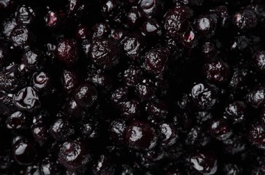 Beyaz plakalı Bilberry beyaz arka planda izole edilmiş. Üst Manzara. Metnin için boş yer. Model 