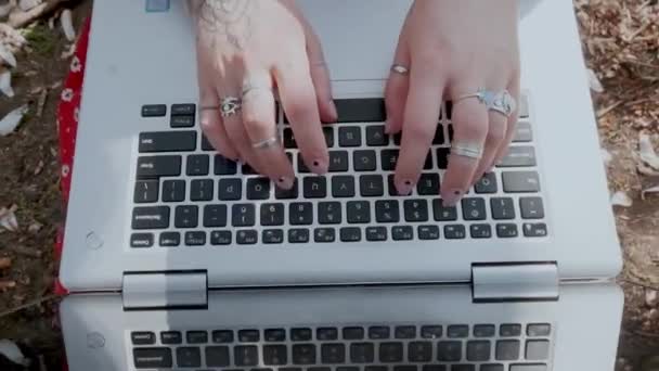 Young European woman in protective mask working on laptop in the park. Covid 19 protection — Stock Video