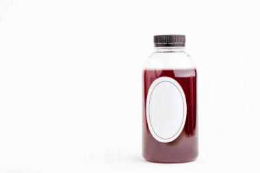 Şişede meyve suyu. Yanına al. Sağlıklı gıda konsepti, detoks