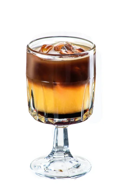 Освежающий кофе эспрессо с апельсиновым соком в стакане изолированы на белом фоне. Макет. Фото для меню и сайта — стоковое фото