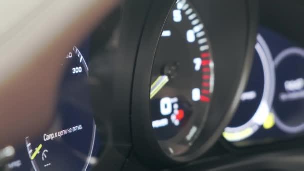 Detalle automático. Interior de cuero moderno coche marrón. Caja de cambios en la transmisión automática — Vídeos de Stock