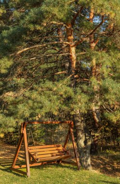 Şahsi peyzaj çok güzel. Güzel çimenler ve çeşitli ağaçlar.