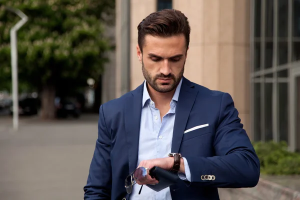 Businessman in hurry — Stock Photo, Image