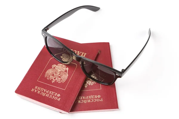 Ρωσικά διαβατήρια και γυαλιά ηλίου — Φωτογραφία Αρχείου