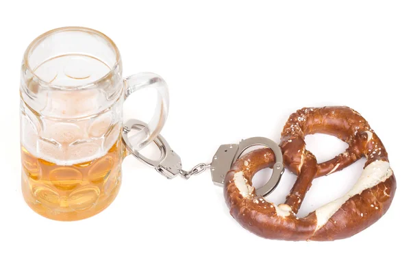 Pretzel chained with handcuffs to beer mug — Stock Photo, Image