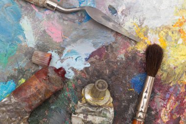 Boya Fırçası ve eski palet