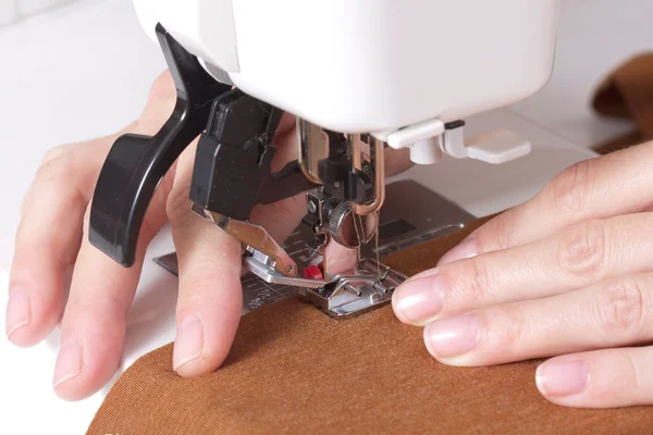 Woman sews — Stock Photo, Image