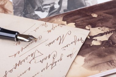 eski dolma kalem ve eski fotoğrafları