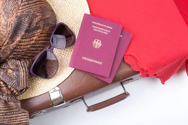 Vintage travel suitcase with hat and travel passports — Stock Photo, Image