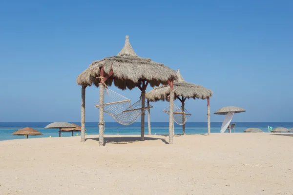 Hangmat op een strand van de rode zee — Stockfoto