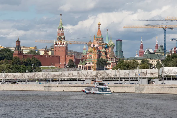 Вид на Кремлевский замок в Москве, Россия — стоковое фото