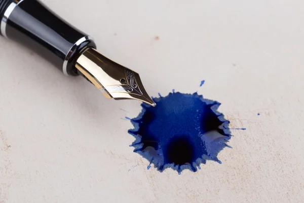 Old fountain pen with blots — Stock Photo, Image