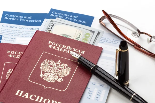 Customs declaration with russian travel passport — Stock Photo, Image