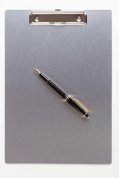 Metall clipboard and fountain pen — Stock Photo, Image