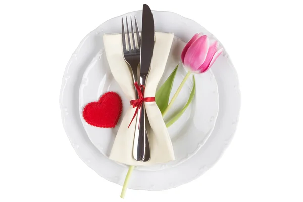 Corazón sobre plato con tenedor y cuchillo — Foto de Stock