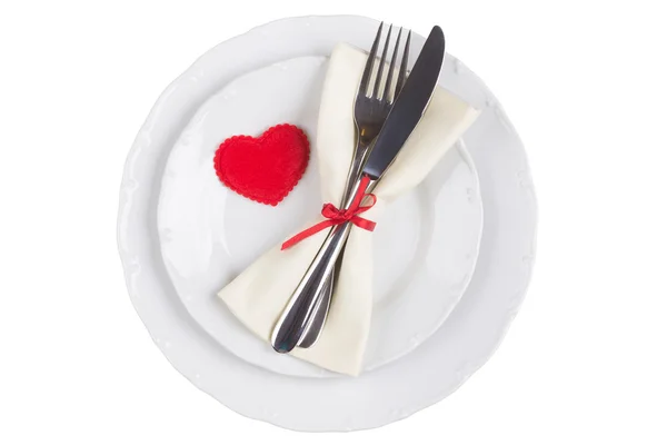 Coeur sur assiette avec fourchette et couteau — Photo