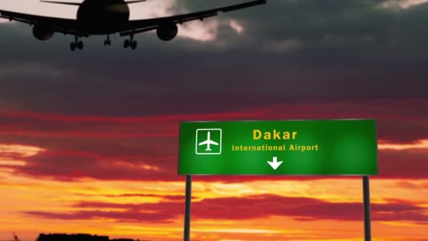 Uçak Silueti Dakar Senegal Iniyor Havaalanı Yön Tabelasıyla Arka Planda — Stok video