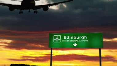 İskoçya, Edinburgh 'a inen uçak silueti. Havaalanı yön tabelasıyla ve arka planda gün batımıyla şehre vardık. Trip ve ulaşım konsepti 3D animasyon.